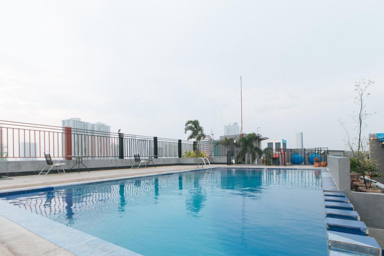 Reddoorz @ Melbourne Suites Makati ماكاتي المظهر الخارجي الصورة
