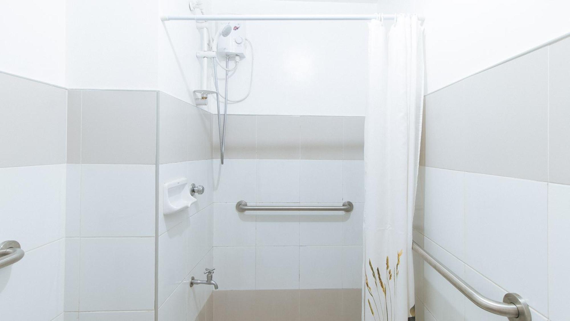 Reddoorz @ Melbourne Suites Makati ماكاتي المظهر الخارجي الصورة