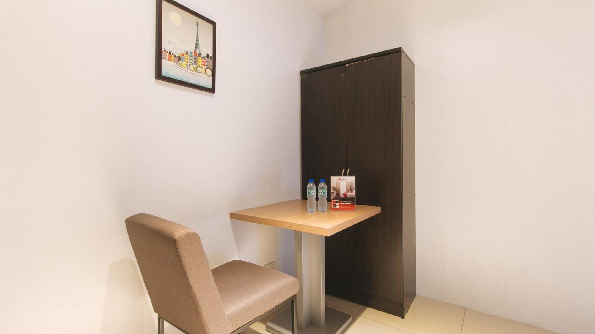 Reddoorz @ Melbourne Suites Makati ماكاتي المظهر الخارجي الصورة