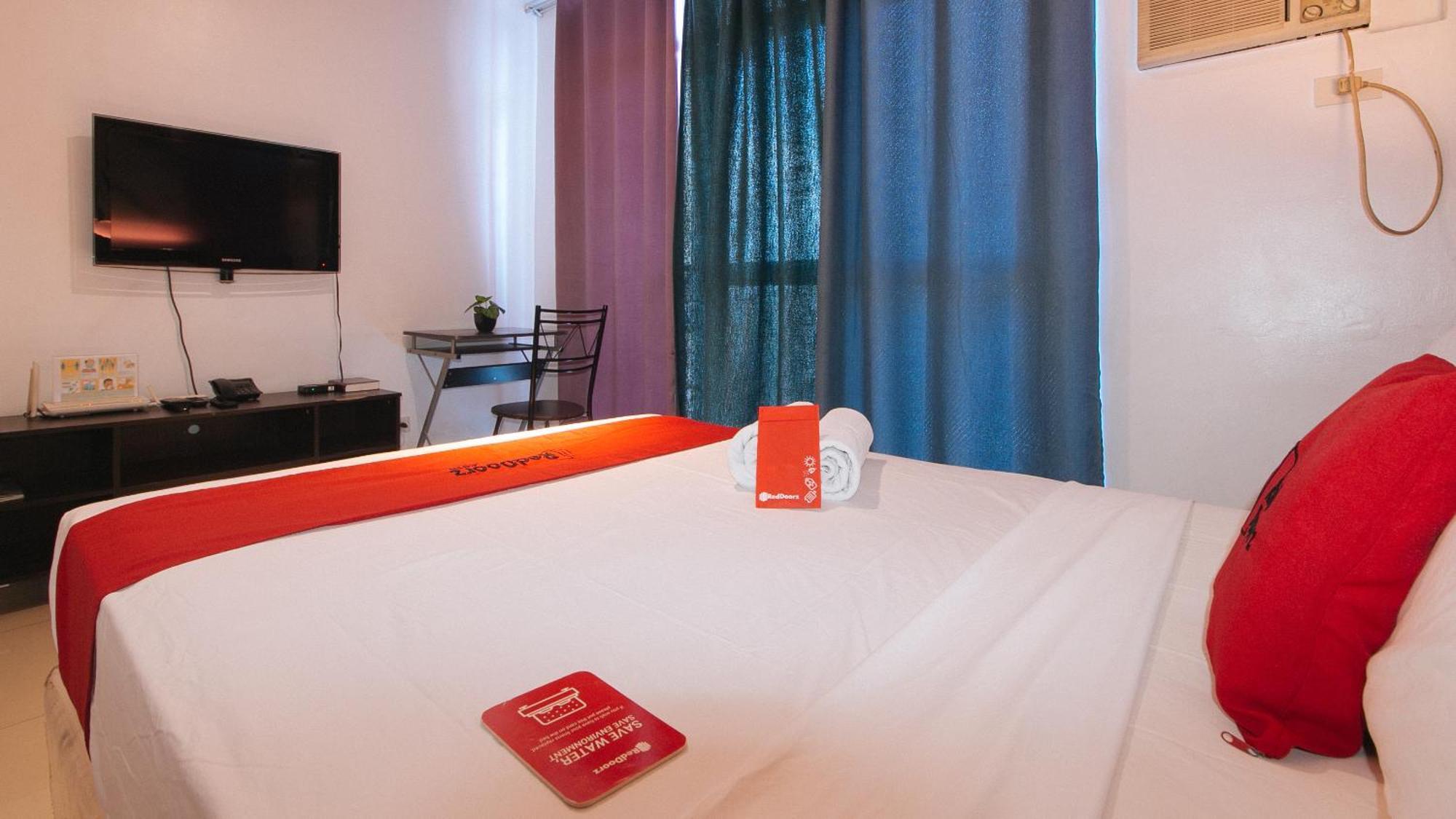 Reddoorz @ Melbourne Suites Makati ماكاتي المظهر الخارجي الصورة