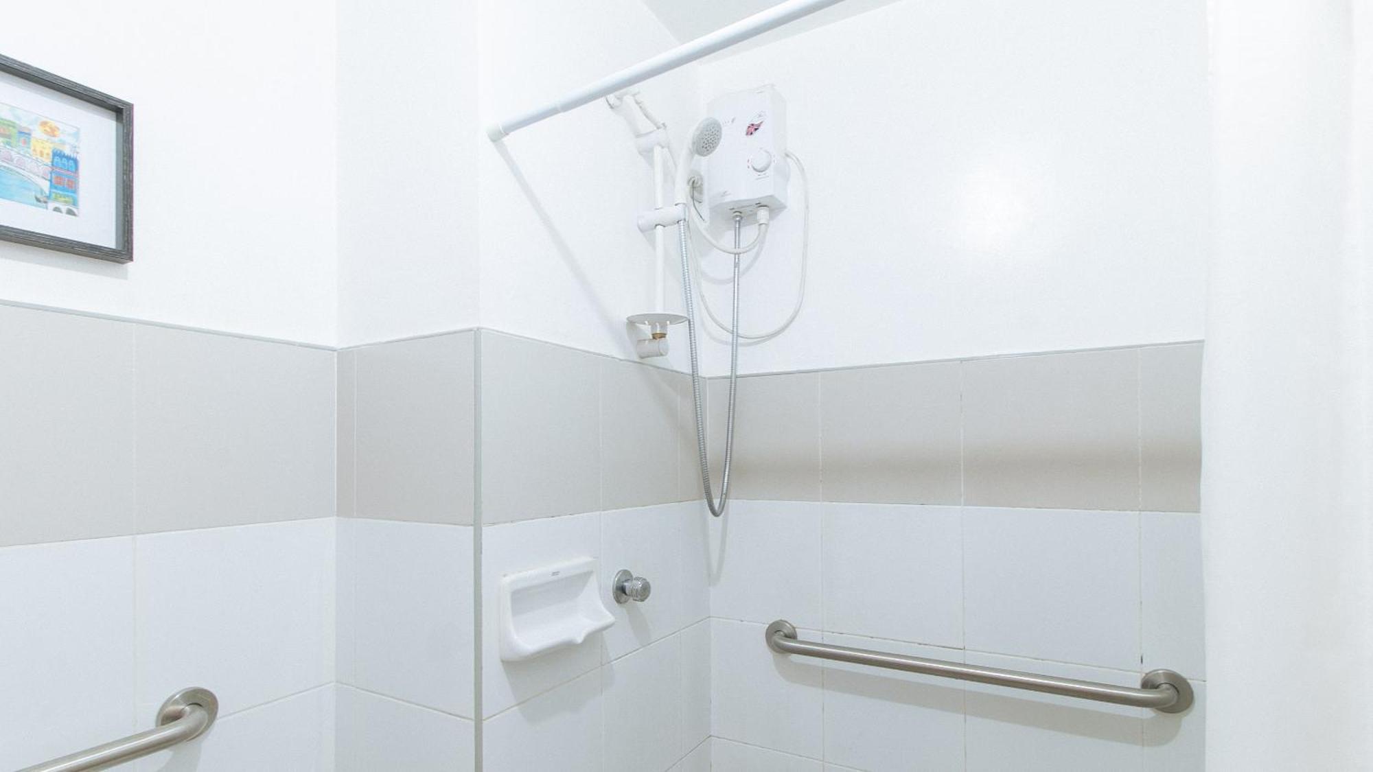 Reddoorz @ Melbourne Suites Makati ماكاتي المظهر الخارجي الصورة