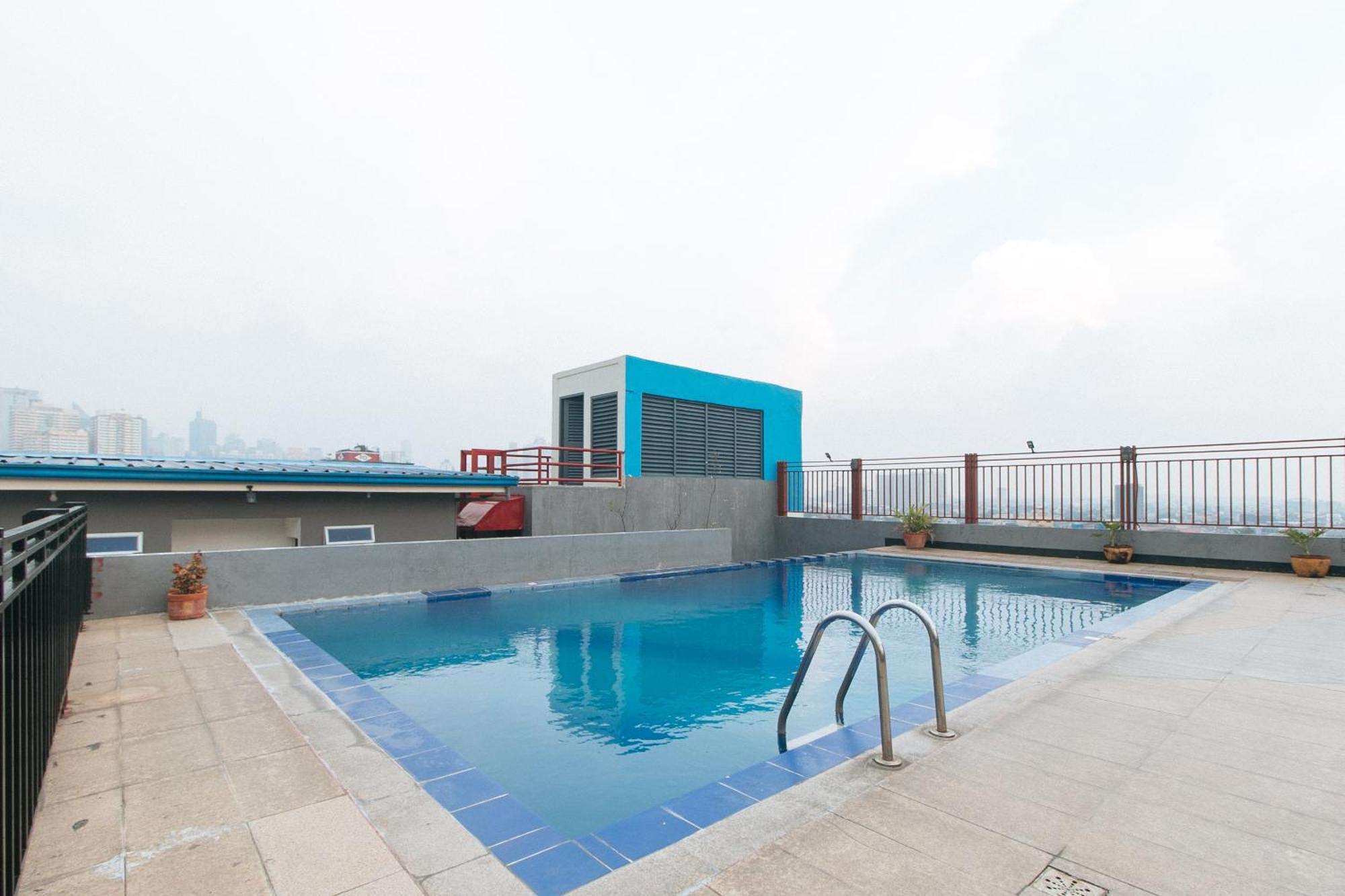 Reddoorz @ Melbourne Suites Makati ماكاتي المظهر الخارجي الصورة