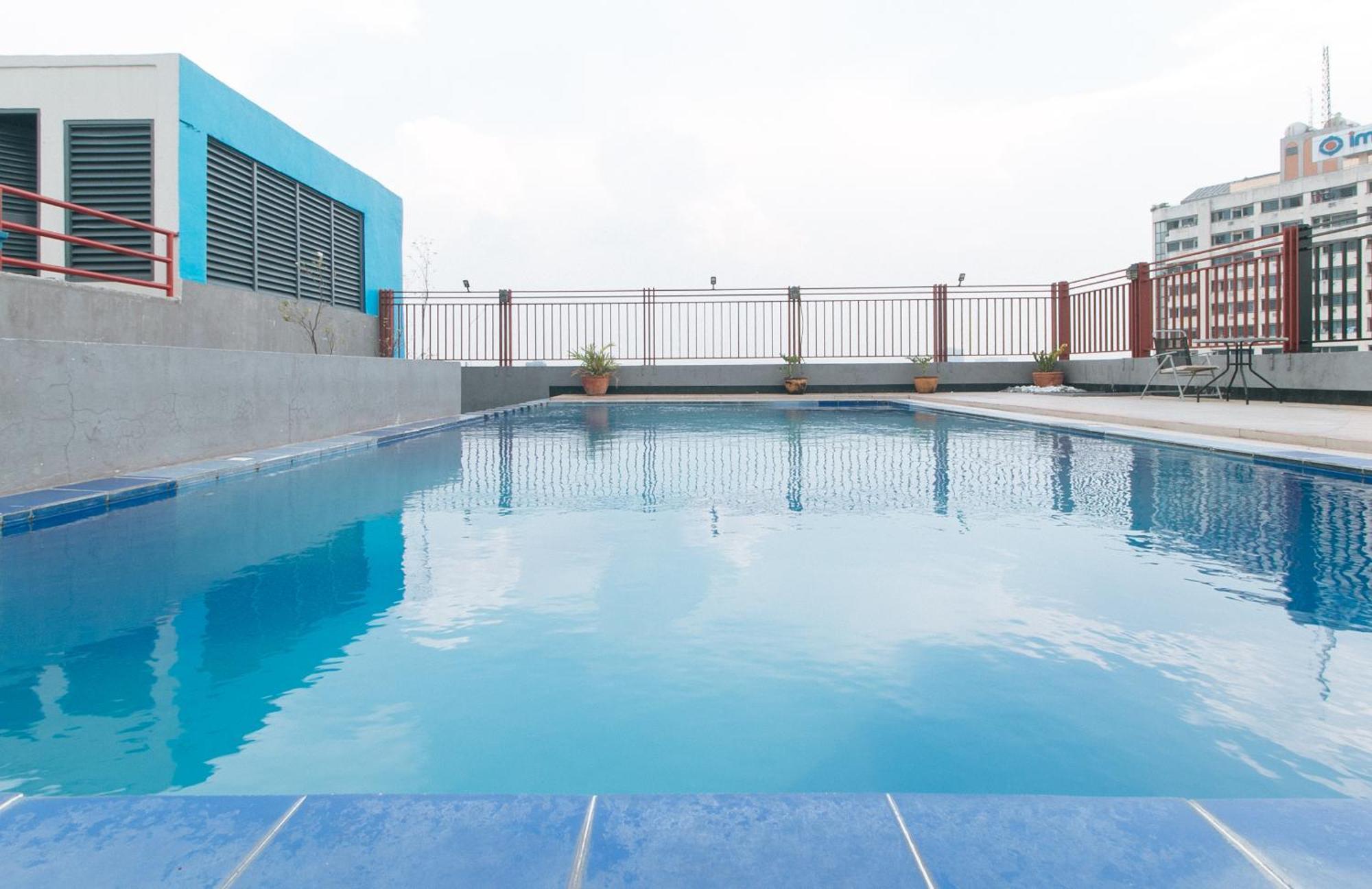 Reddoorz @ Melbourne Suites Makati ماكاتي المظهر الخارجي الصورة