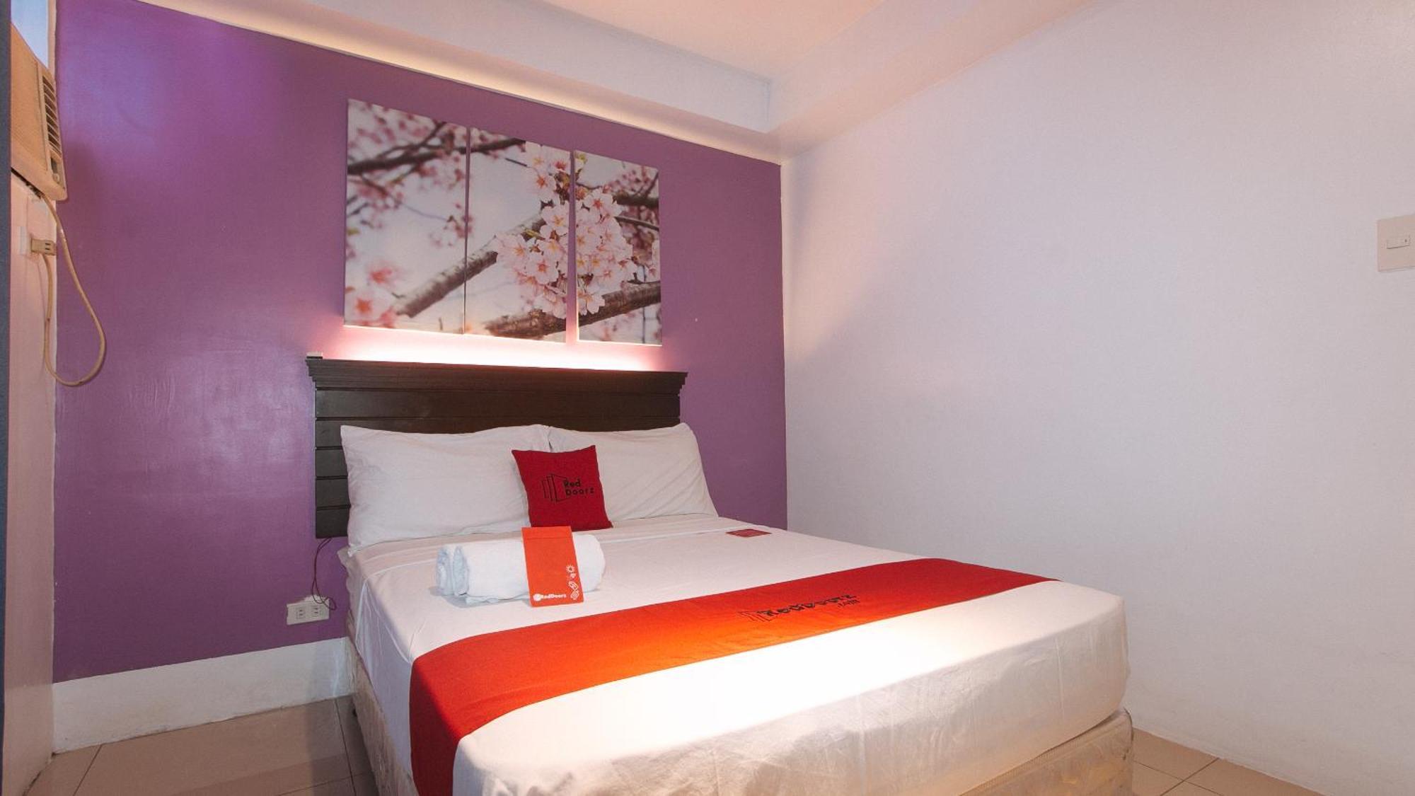 Reddoorz @ Melbourne Suites Makati ماكاتي المظهر الخارجي الصورة