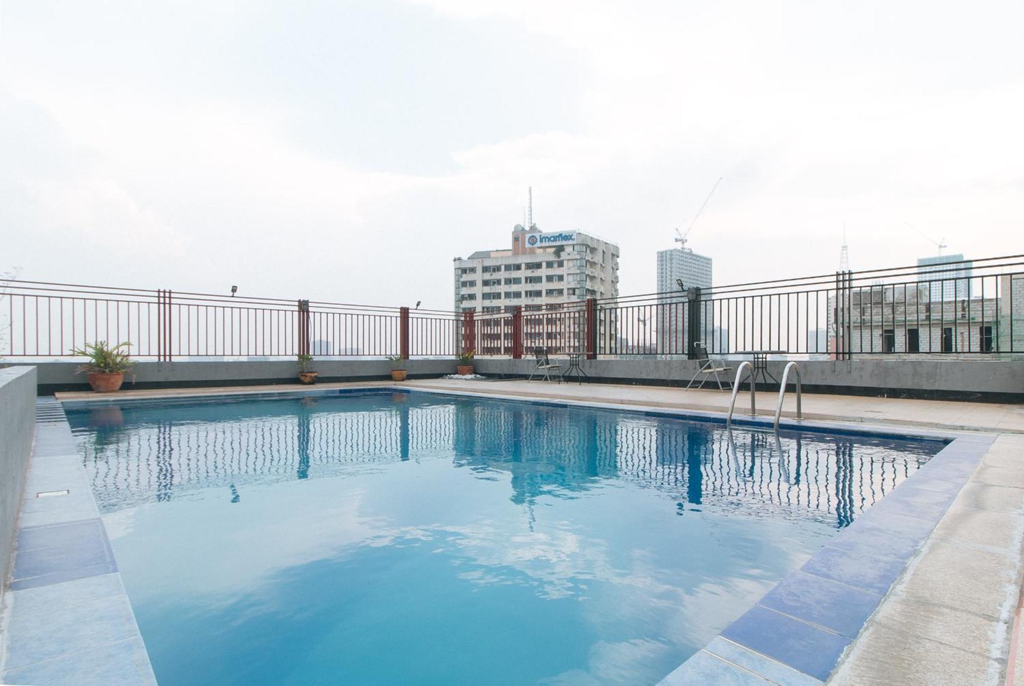 Reddoorz @ Melbourne Suites Makati ماكاتي المظهر الخارجي الصورة